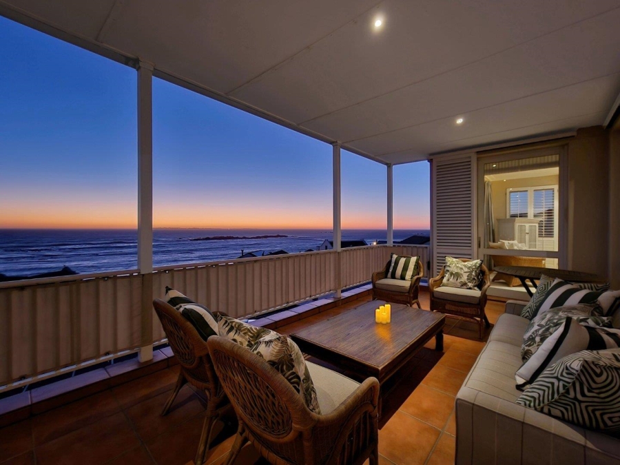 6 Bedroom Property for Sale in Bloubergstrand Western Cape